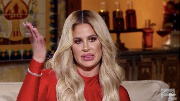 Kim Zolciak Just Got Roasted On Instagram By This Famous Comedian The don't be tardy star posted a selfie with daughter brielle biermann. kim zolciak just got roasted on