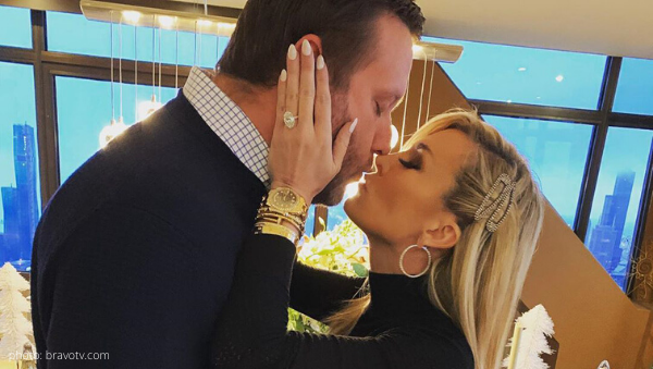 tinsley mortimer leaves rhony real housewives of new york to move to chicago with scott kluth fiance