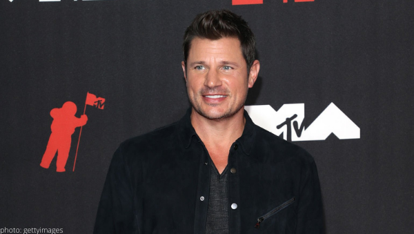 Love Is Blind Host Nick Lachey Denied Getting Handsy With Female Photographer Though It Was