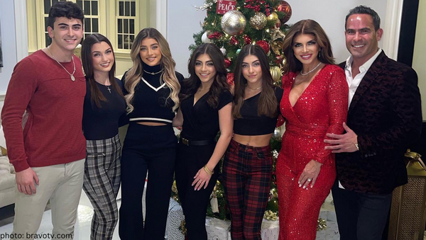 rhonj real housewives of new jersey teresa giudice gia giudice melania giudice louis luis ruelas cartier bracelets christmas present gift fake knockoff