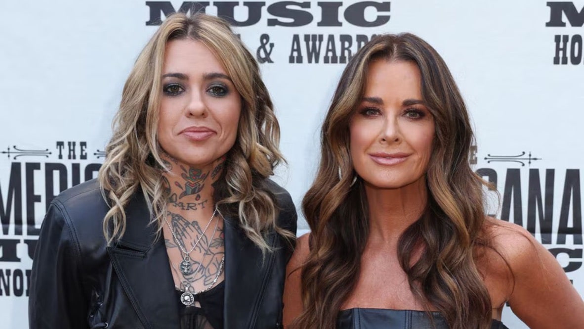 Kyle Morgan feet splits