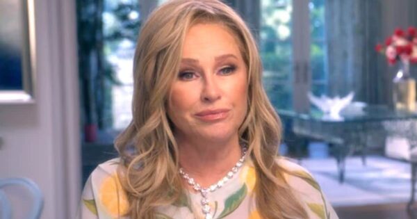 Kathy Hilton sued